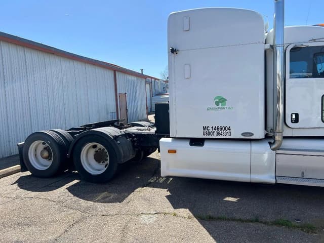 Image of Peterbilt 386 equipment image 2