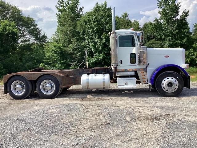 Image of Peterbilt 388 equipment image 4