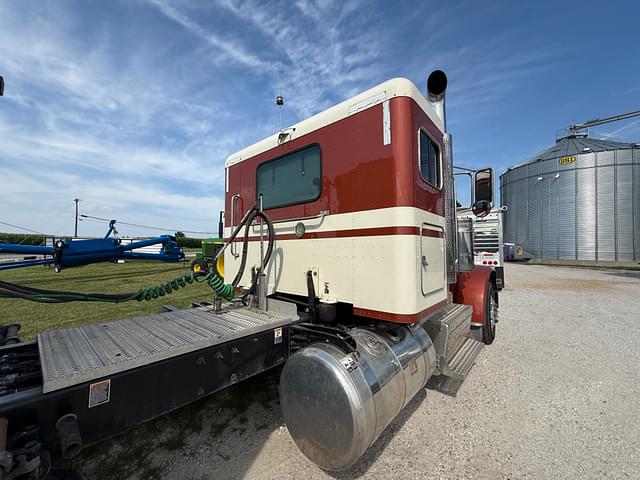 Image of Peterbilt 389 equipment image 4