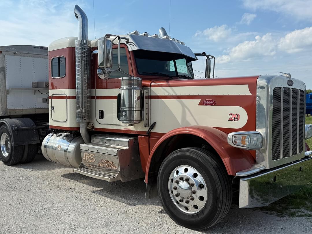 Image of Peterbilt 389 Primary image