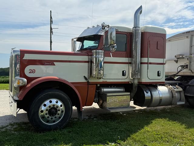 Image of Peterbilt 389 equipment image 1