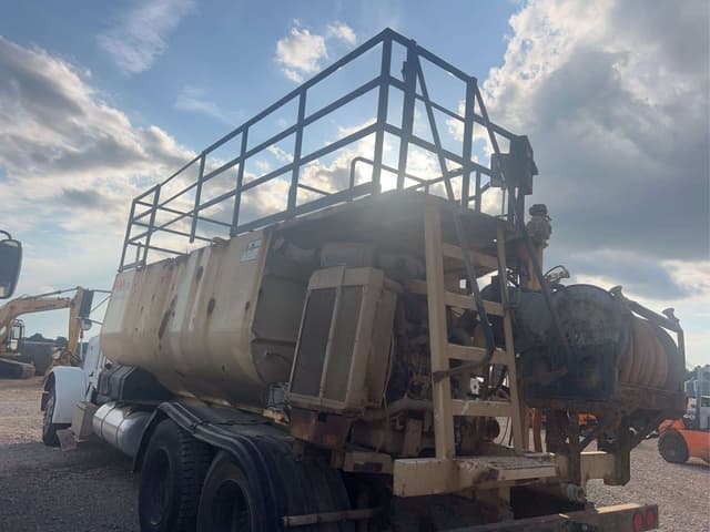 Image of Peterbilt Undetermined equipment image 1
