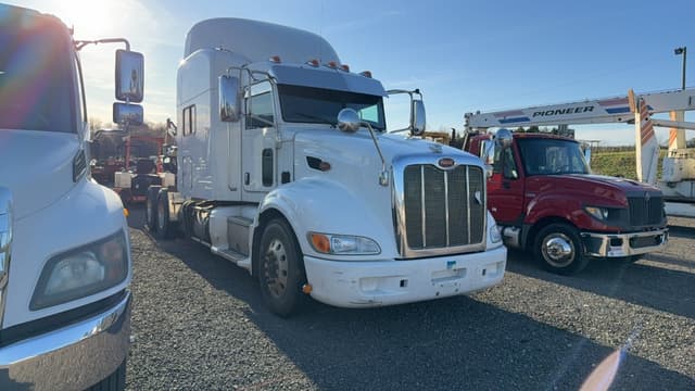 Image of Peterbilt 386 equipment image 2