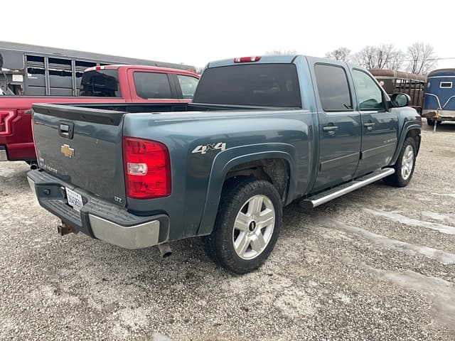 Image of Chevrolet Silverado equipment image 4