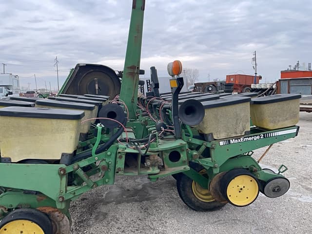 Image of John Deere 7200 equipment image 3