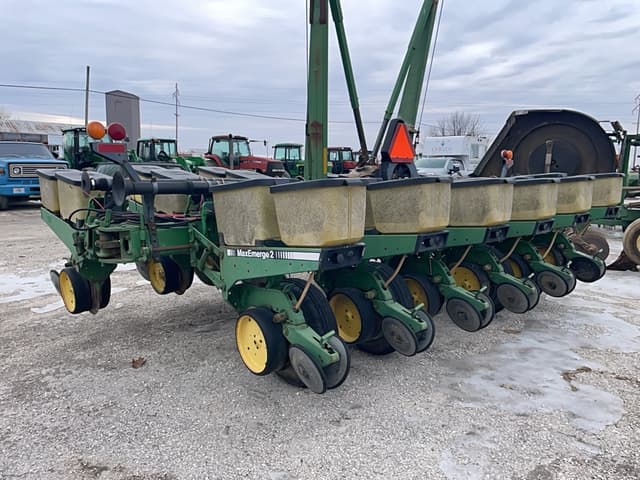 Image of John Deere 7200 equipment image 4