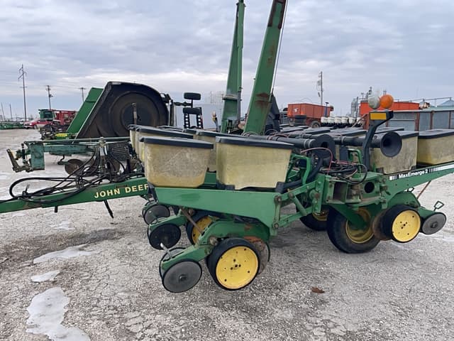 Image of John Deere 7200 equipment image 2