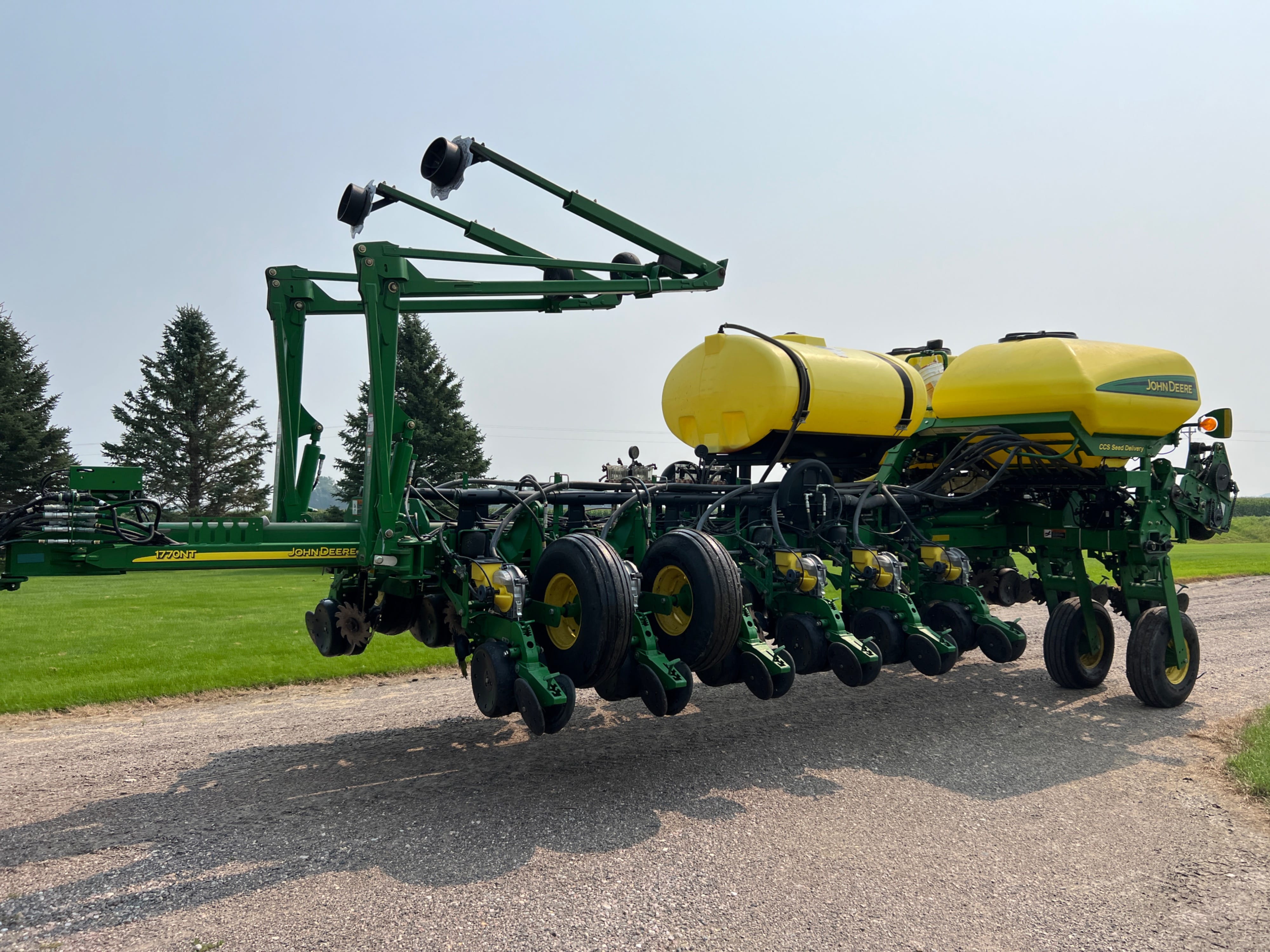 John Deere 1770 Equipment Image0