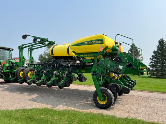 Image of John Deere 1770 equipment image 3