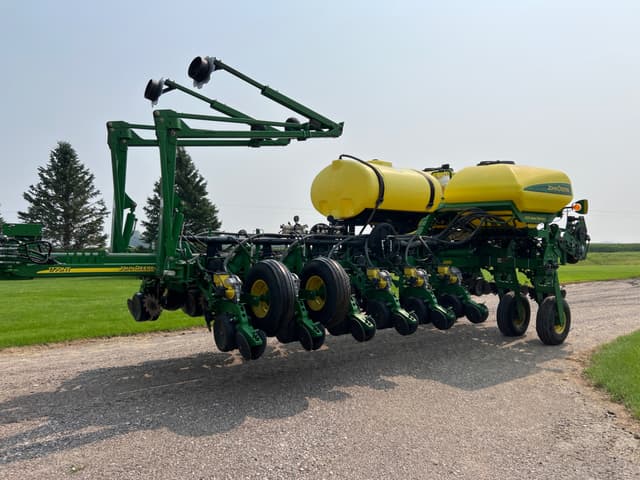 Image of John Deere 1770 equipment image 1