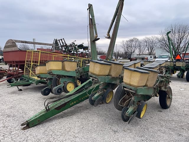 Image of John Deere 7000 equipment image 1