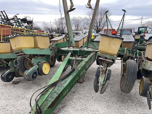 Image of John Deere 7000 equipment image 2