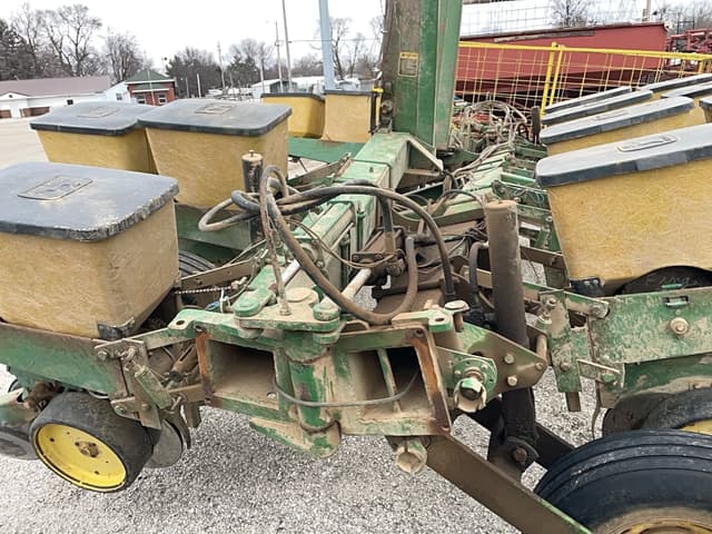 Image of John Deere 7000 equipment image 3