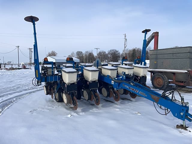 Image of Kinze 3000 equipment image 1