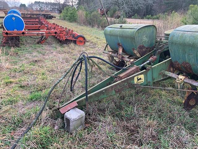 Image of John Deere 1240 equipment image 1