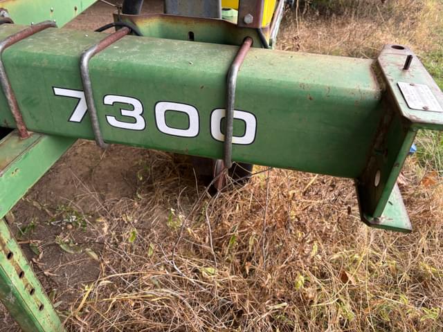 Image of John Deere 7300 equipment image 2