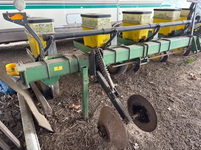 Image of John Deere 7300 equipment image 3