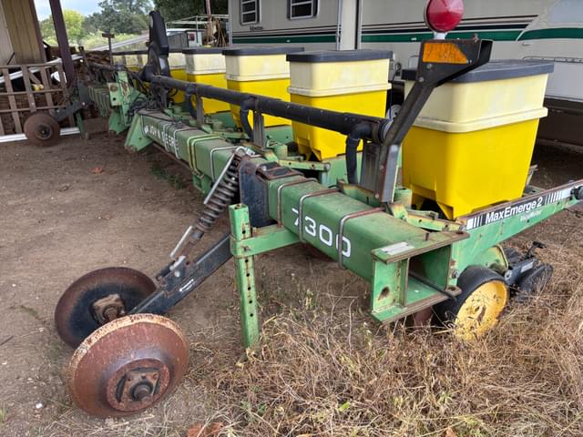 Image of John Deere 7300 equipment image 1