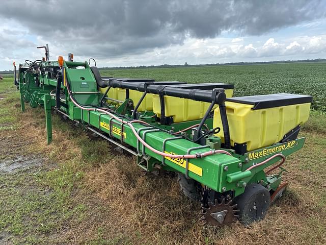 Image of John Deere 1720 equipment image 3