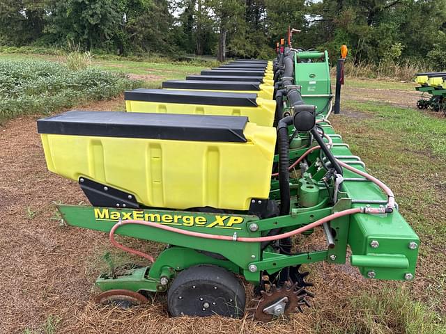 Image of John Deere 1720 equipment image 1