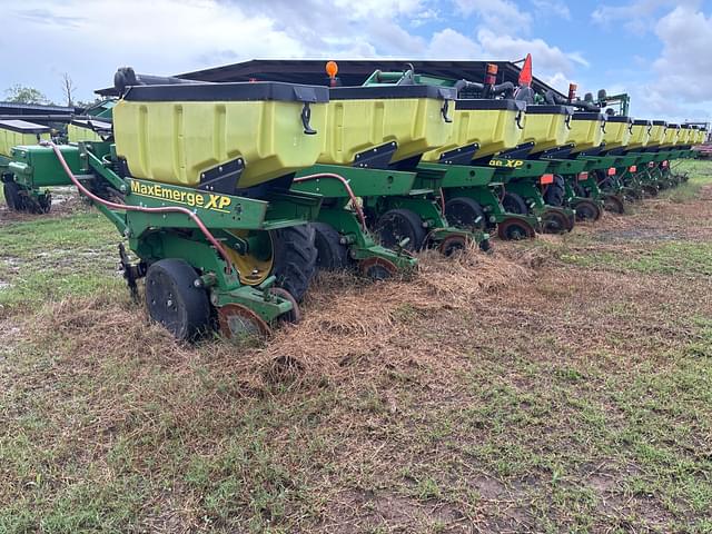 Image of John Deere 1720 equipment image 4