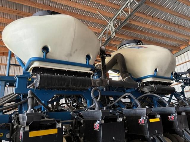 Image of Kinze 3600 equipment image 4