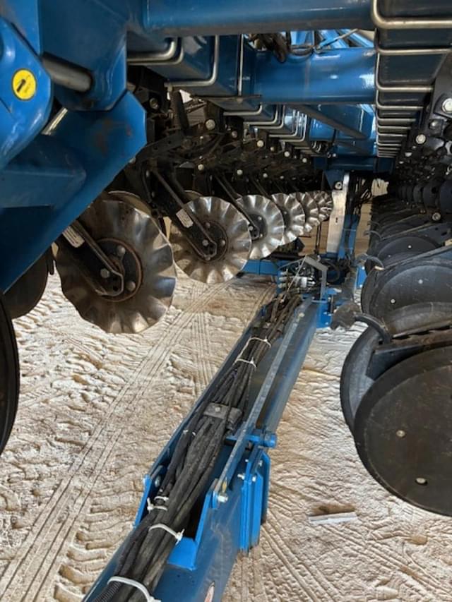 Image of Kinze 3600 equipment image 3