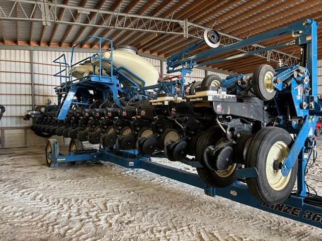 Image of Kinze 3600 equipment image 1