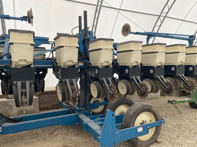 Image of Kinze 3600 equipment image 3
