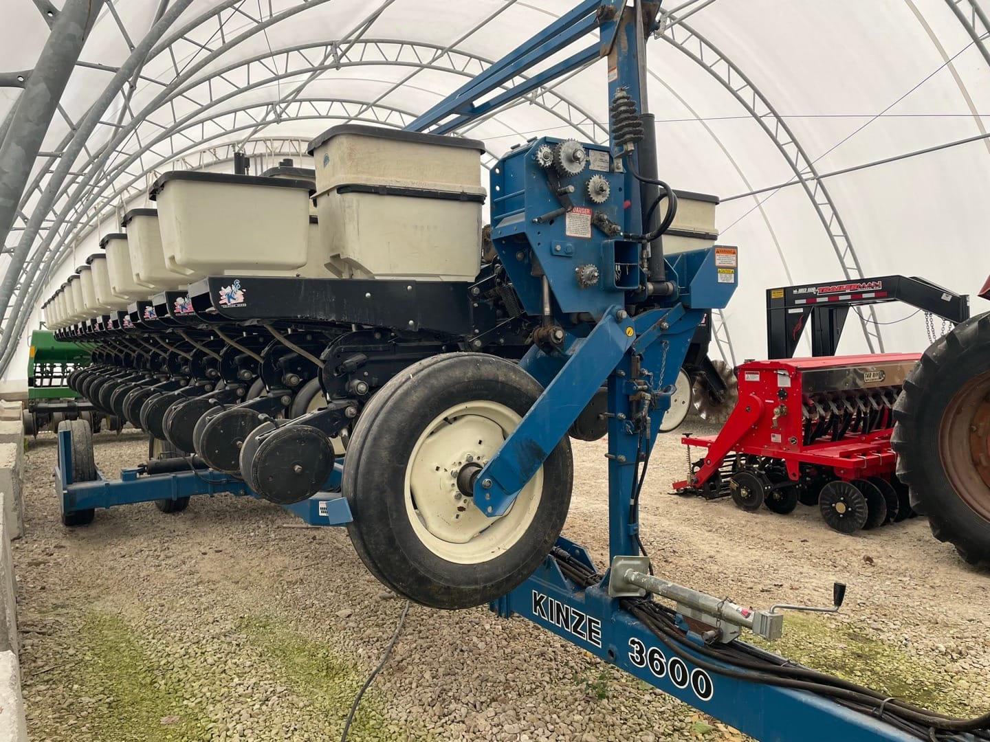 Kinze 3600 Equipment Image0