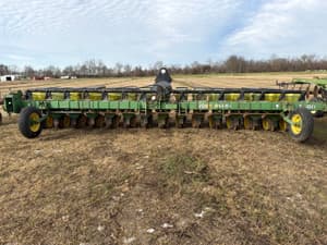 John Deere 7300 Image