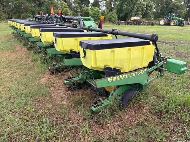 Image of John Deere 1720 equipment image 2