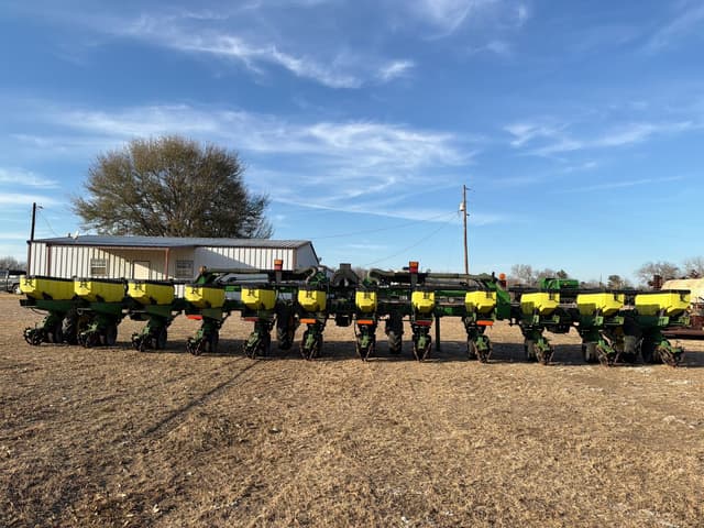 Image of John Deere 1720 equipment image 3