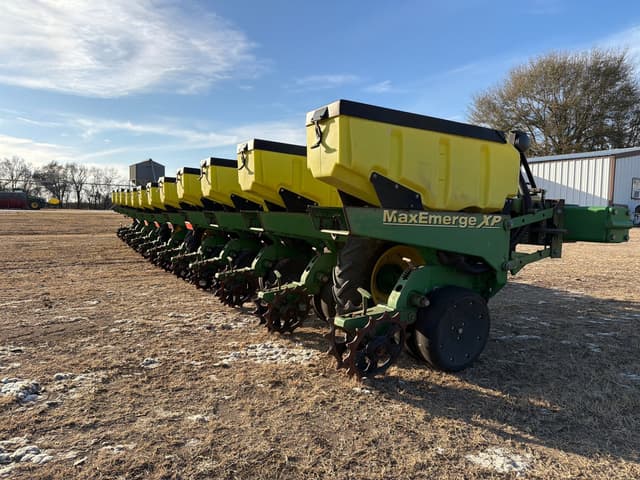 Image of John Deere 1720 equipment image 2