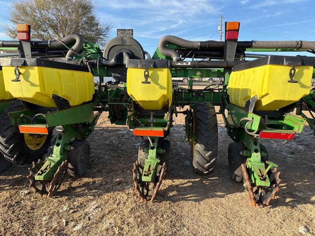 Image of John Deere 1720 equipment image 4