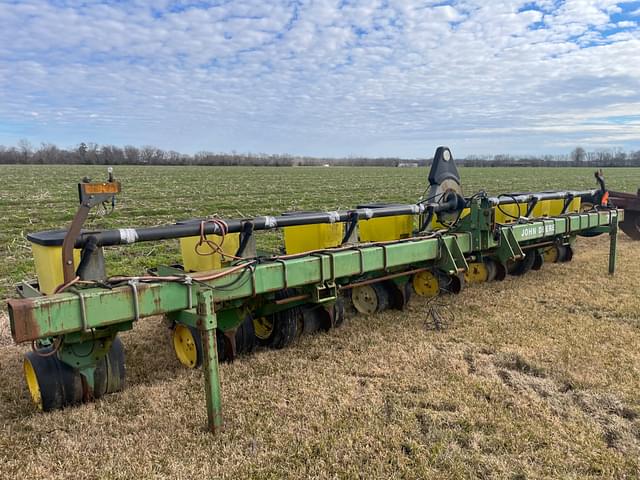 Image of John Deere 7300 equipment image 2