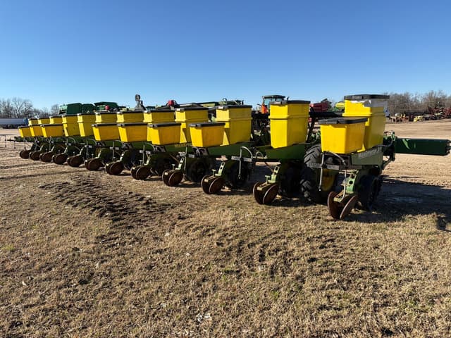 Image of John Deere 1720 equipment image 2