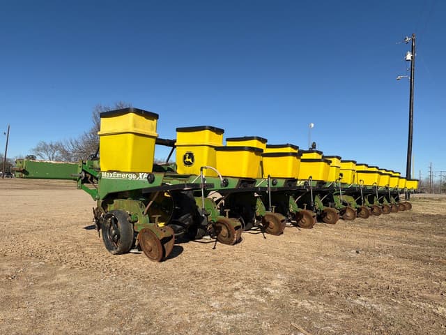 Image of John Deere 1720 equipment image 1