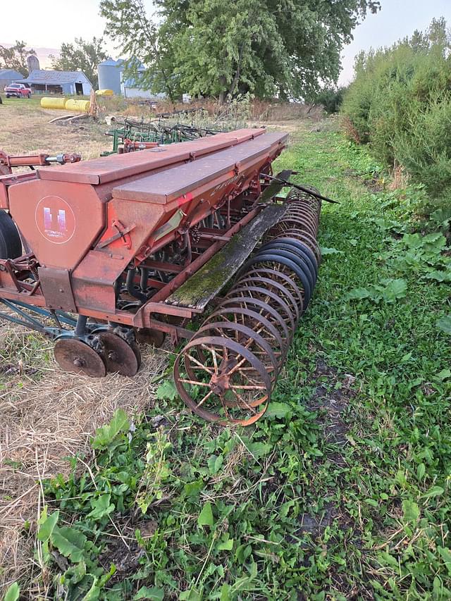 Image of International Harvester 100 equipment image 2