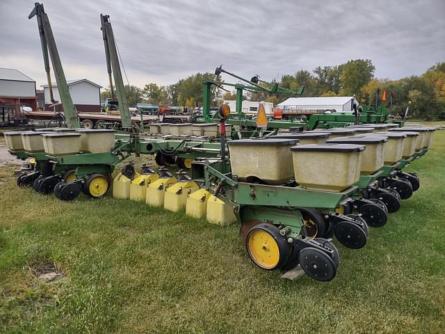 Image of John Deere 7000 equipment image 2