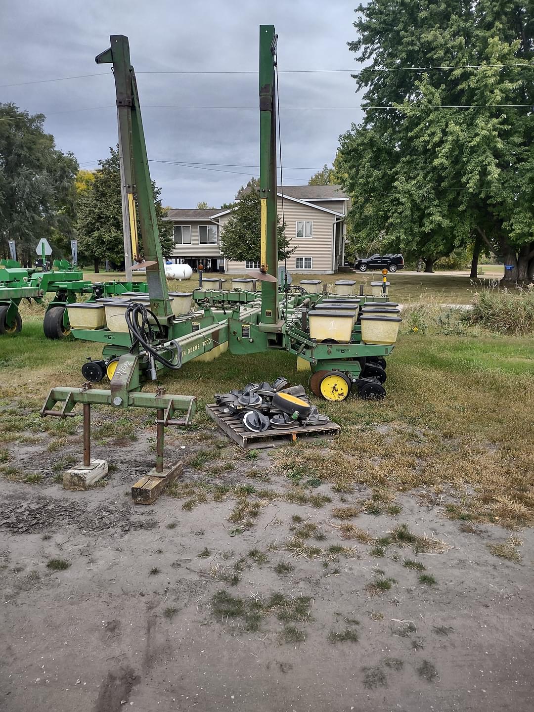 Image of John Deere 7000 Primary image