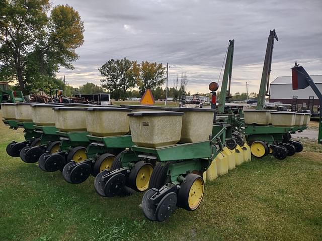 Image of John Deere 7000 equipment image 4