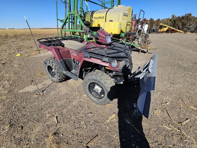Image of Polaris Sportsman 570 equipment image 2