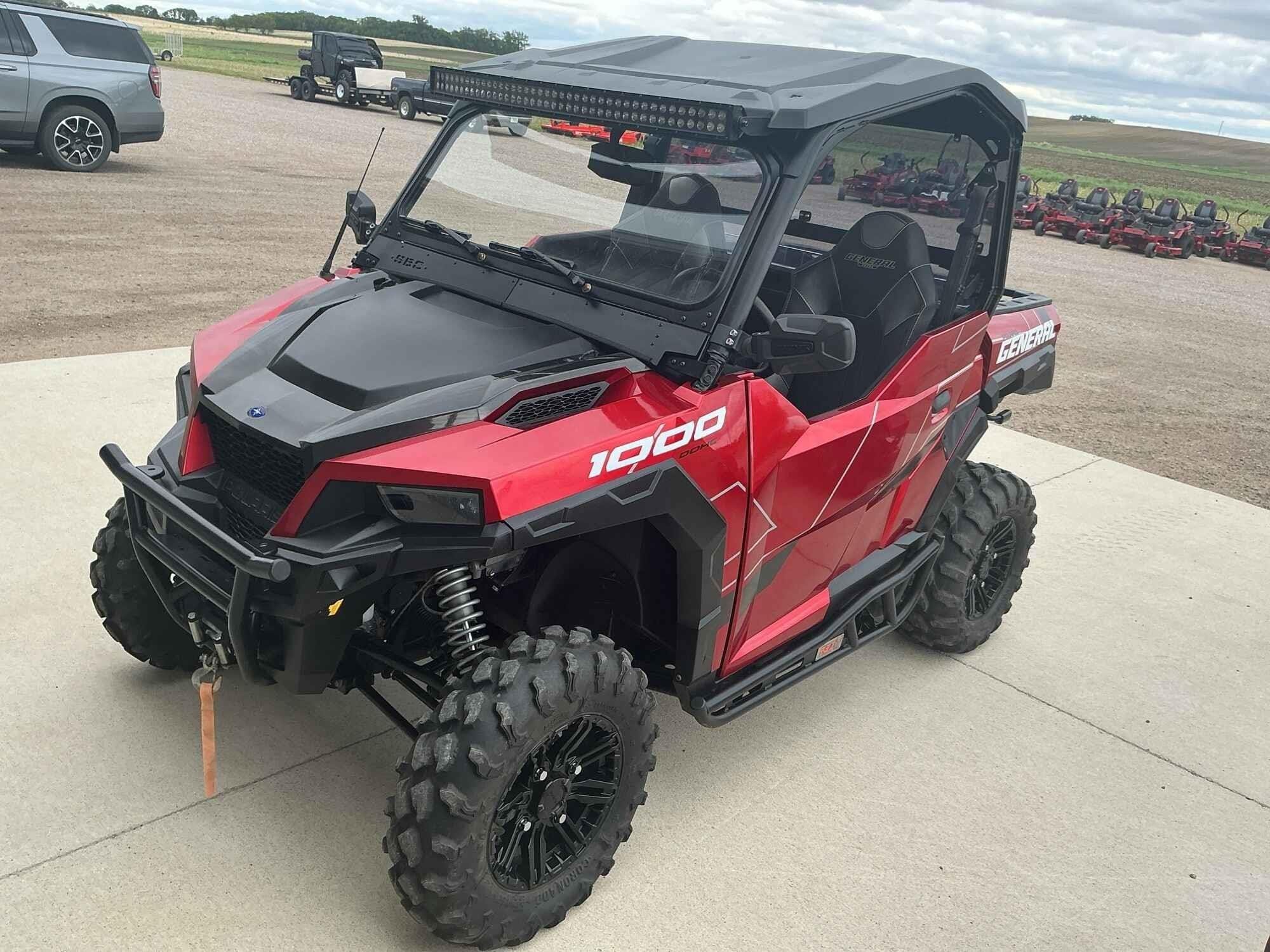 Polaris General 1000 EPS Deluxe Equipment Image0