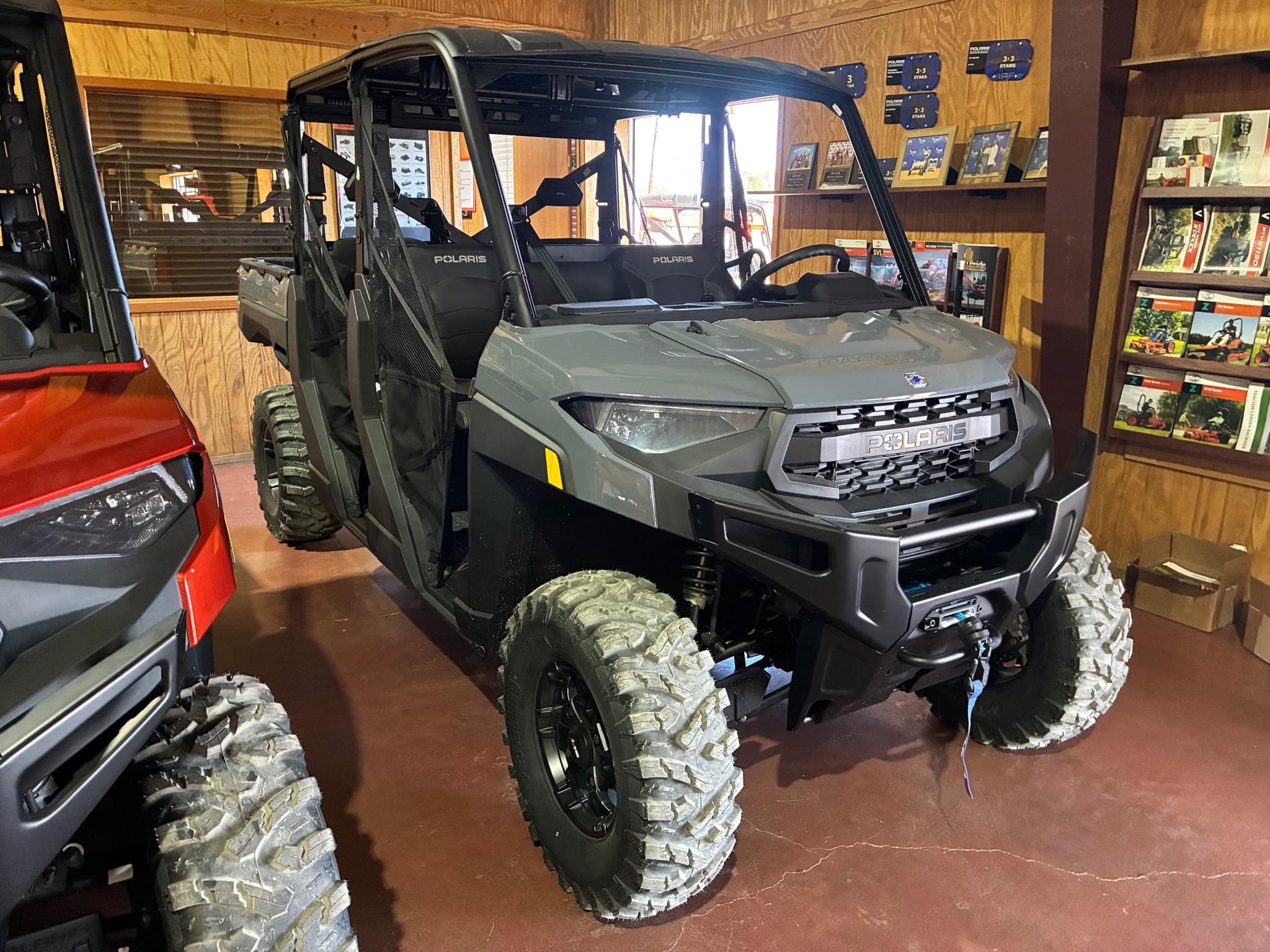 2025 Polaris Ranger Equipment Image0