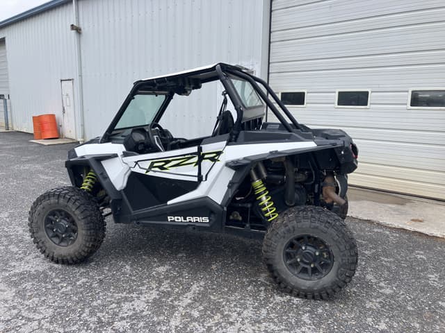 Image of Polaris RZR XP 1000 equipment image 1