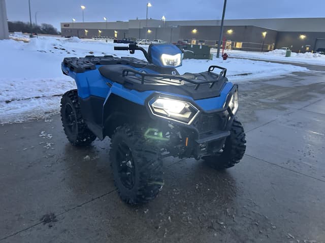 Image of Polaris Sportsman Touring 570 EFI equipment image 2