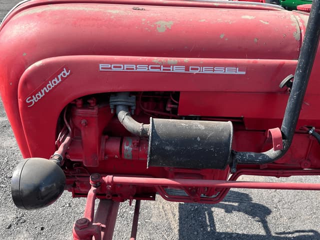 Image of Porsche Standard equipment image 4