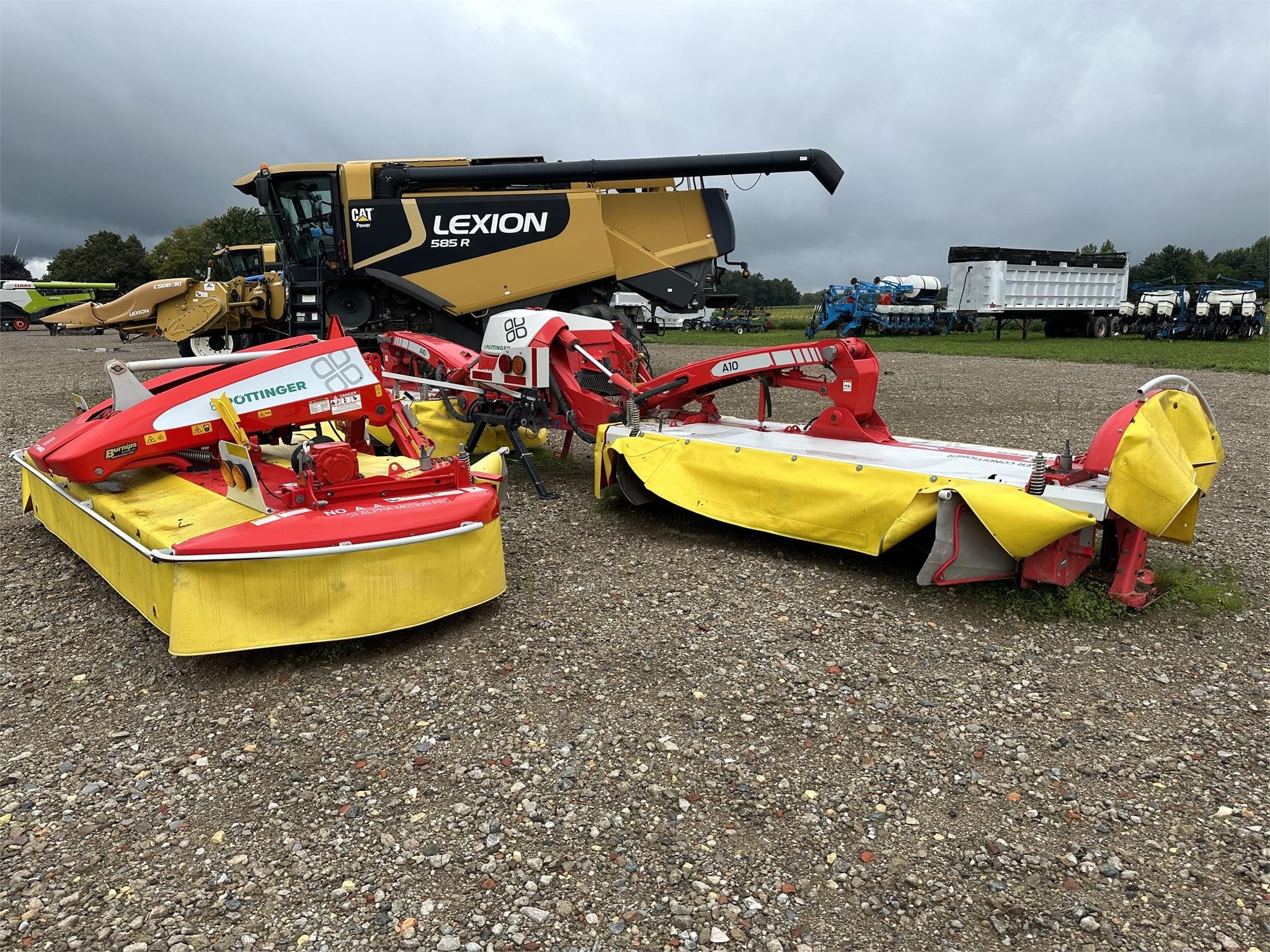 Pottinger Novacat 351/A10 Equipment Image0