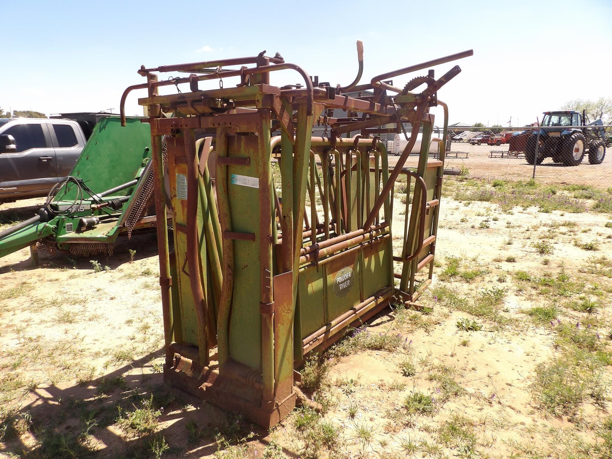 Powder River Squeeze Chute Equipment Image0